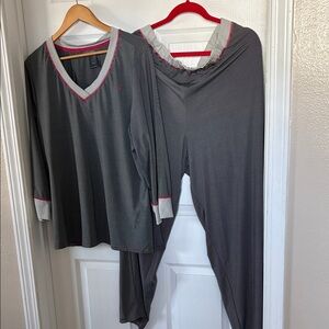 Liz Claiborne Charcoal and Pink Lounge Set